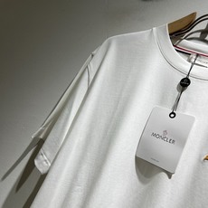 Moncler蒙家 2026春夏最新男女同款👫贸易订单短袖T恤,全品相!!网红款!采用logo图案刺绣设 Moncler蒙家 2026春夏最新男女同款👫贸易订单短袖T恤,全品相!!网红款!采用logo图案刺绣设