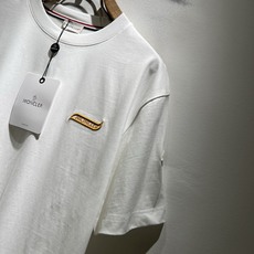 Moncler蒙家 2026春夏最新男女同款👫贸易订单短袖T恤,全品相!!网红款!采用logo图案刺绣设 Moncler蒙家 2026春夏最新男女同款👫贸易订单短袖T恤,全品相!!网红款!采用logo图案刺绣设