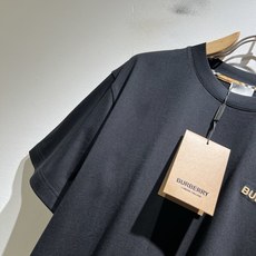 BURBER*Y巴*莉2026春夏新品短袖T恤,重磅来袭,最近比较火热的环保纯棉面料制作而成,高端户外运 BURBER*Y巴*莉2026春夏新品短袖T恤,重磅来袭,最近比较火热的环保纯棉面料制作而成,高端户外运