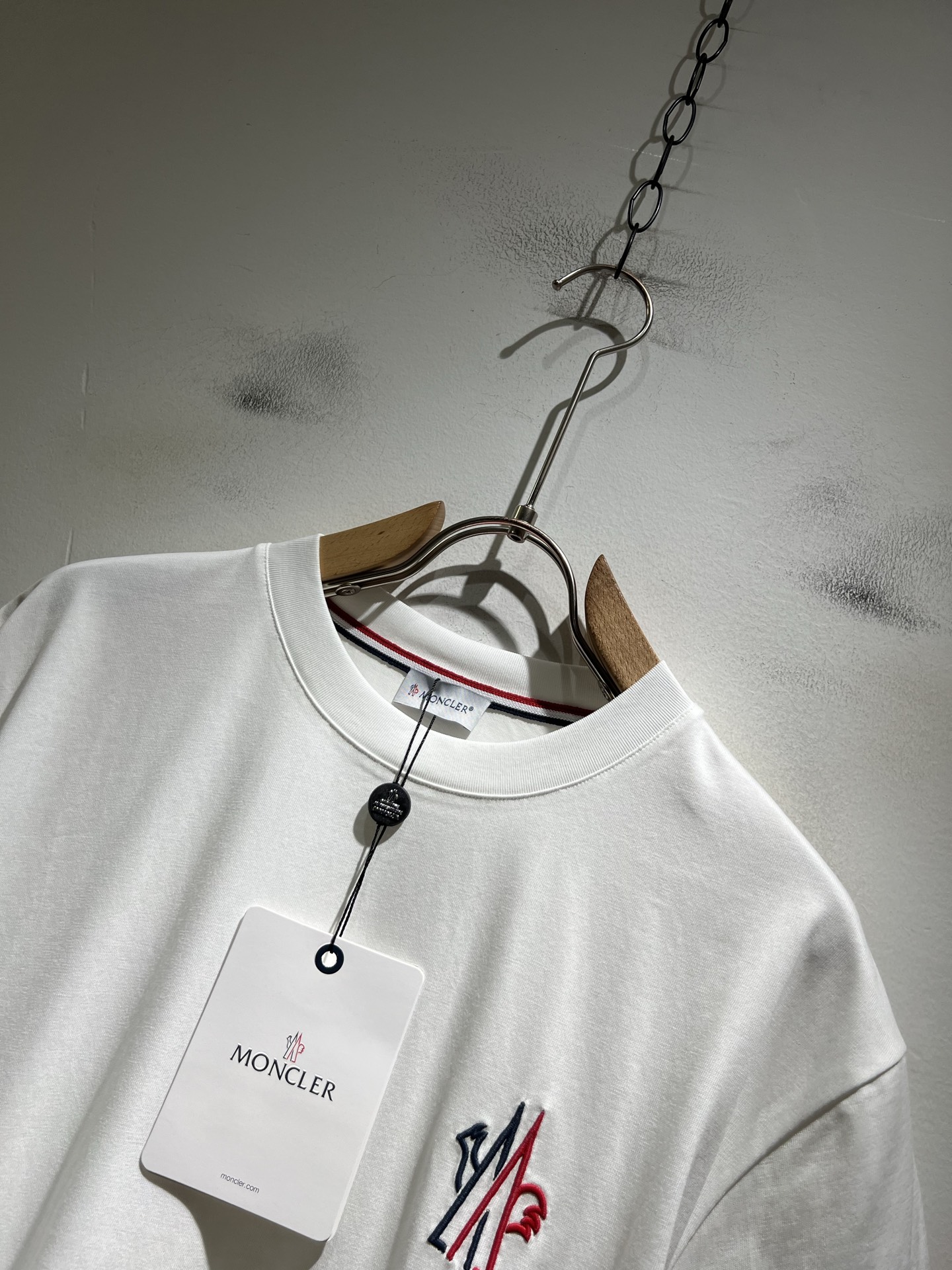 Moncler蒙家 2026春夏最新男女同款👫贸易订单短袖T恤，全品相！！网红款！采用logo图案刺绣设