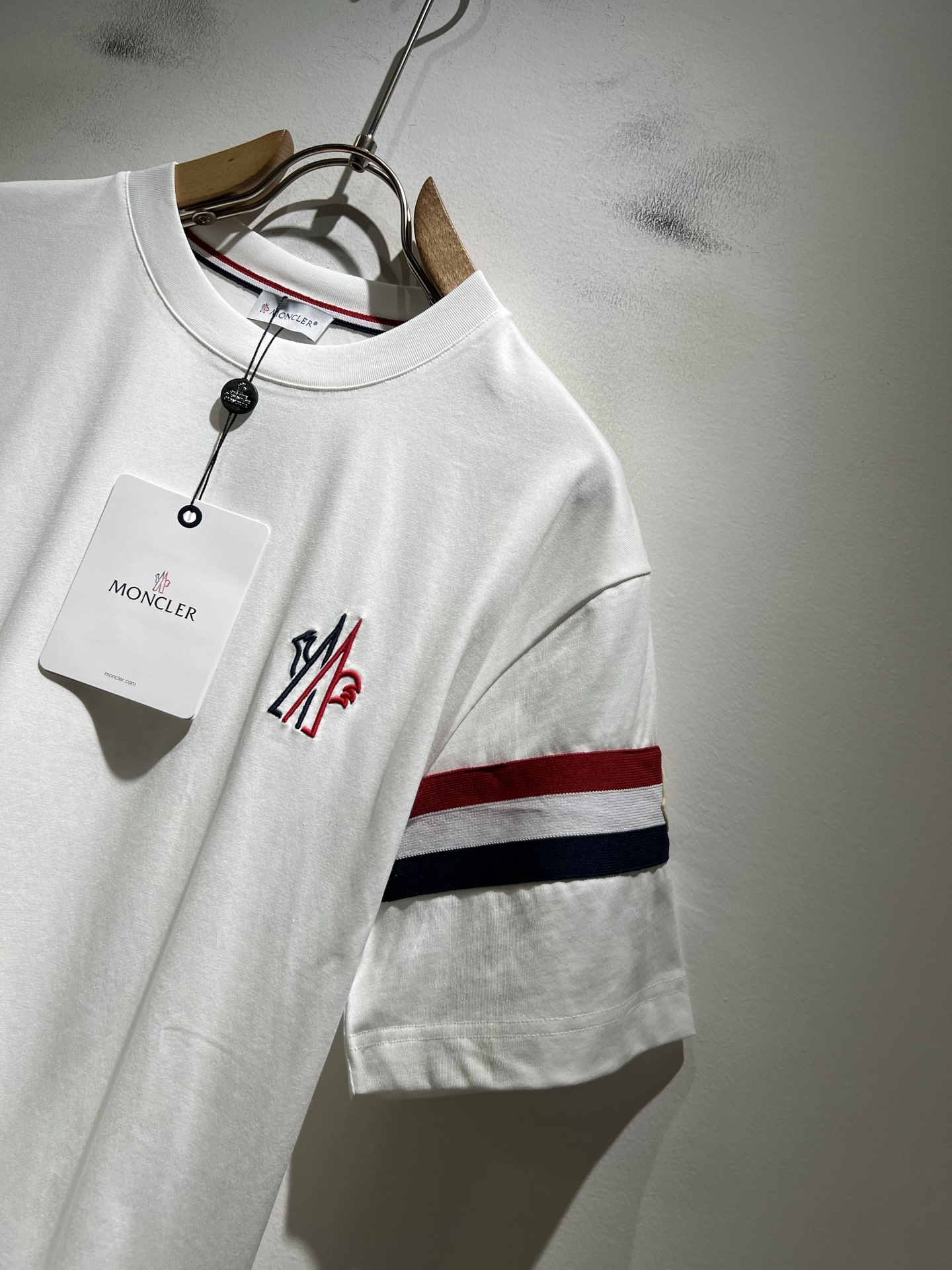 Moncler蒙家 2026春夏最新男女同款👫贸易订单短袖T恤，全品相！！网红款！采用logo图案刺绣设