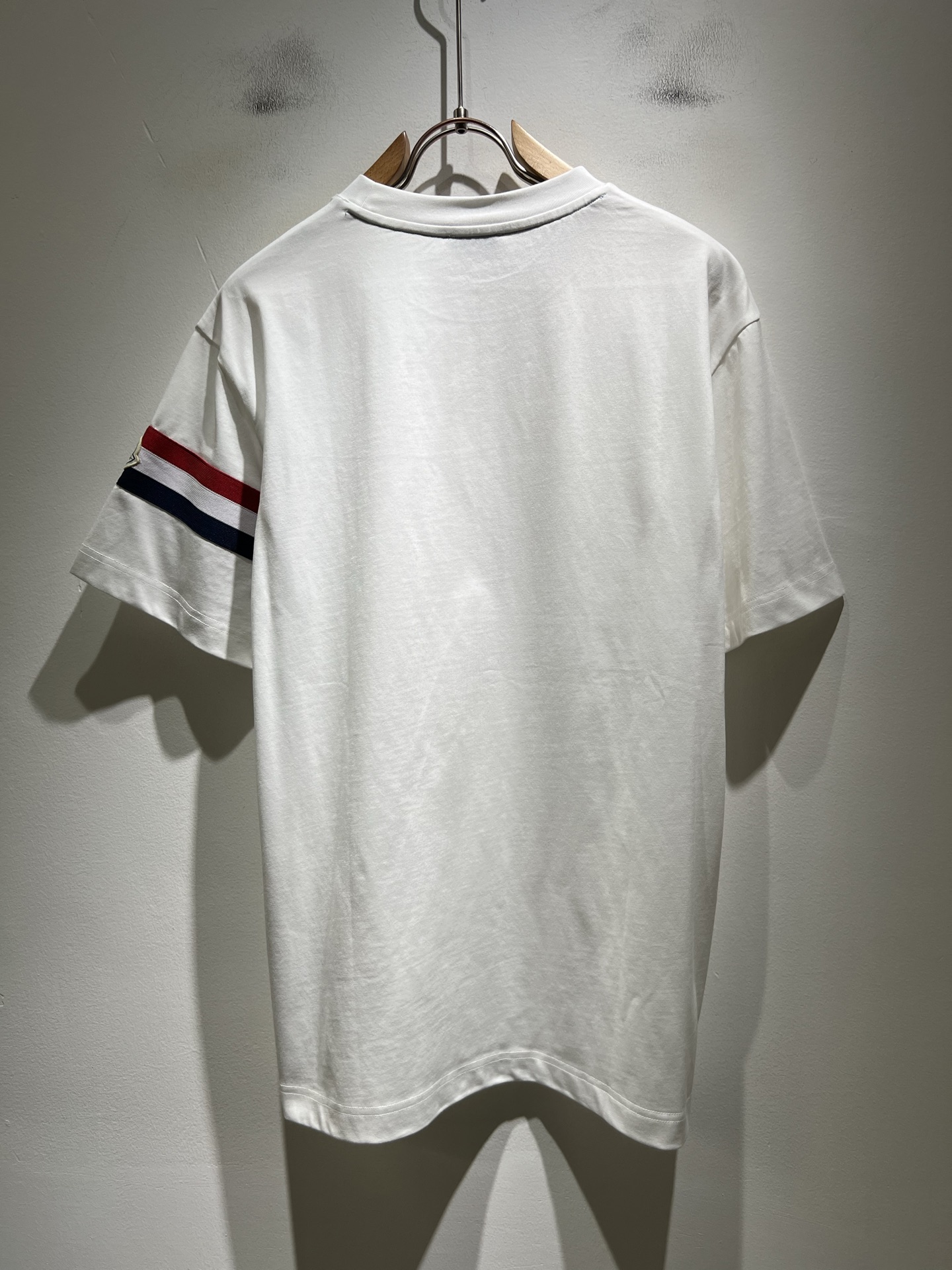 Moncler蒙家 2026春夏最新男女同款👫贸易订单短袖T恤，全品相！！网红款！采用logo图案刺绣设