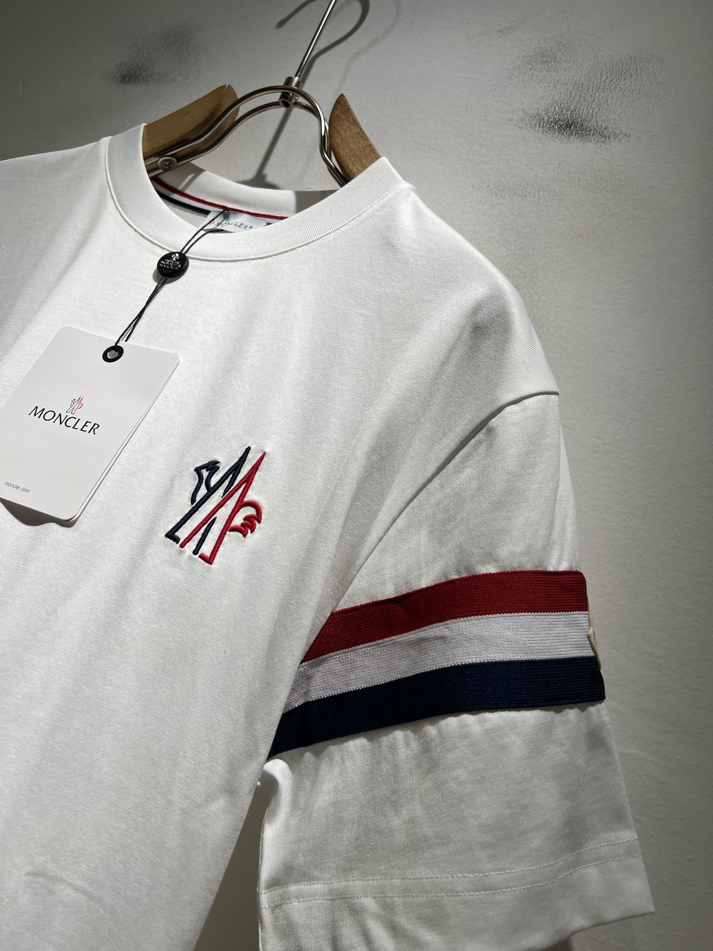 Moncler蒙家 2026春夏最新男女同款👫贸易订单短袖T恤，全品相！！网红款！采用logo图案刺绣设