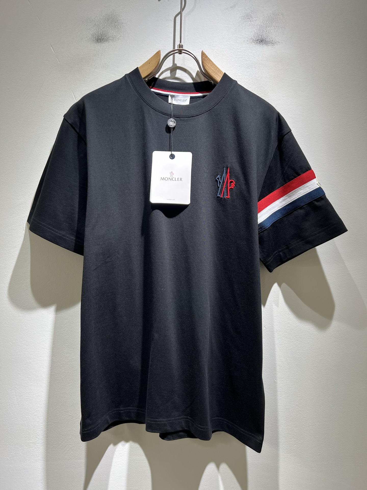 Moncler蒙家 2026春夏最新男女同款👫贸易订单短袖T恤，全品相！！网红款！采用logo图案刺绣设
