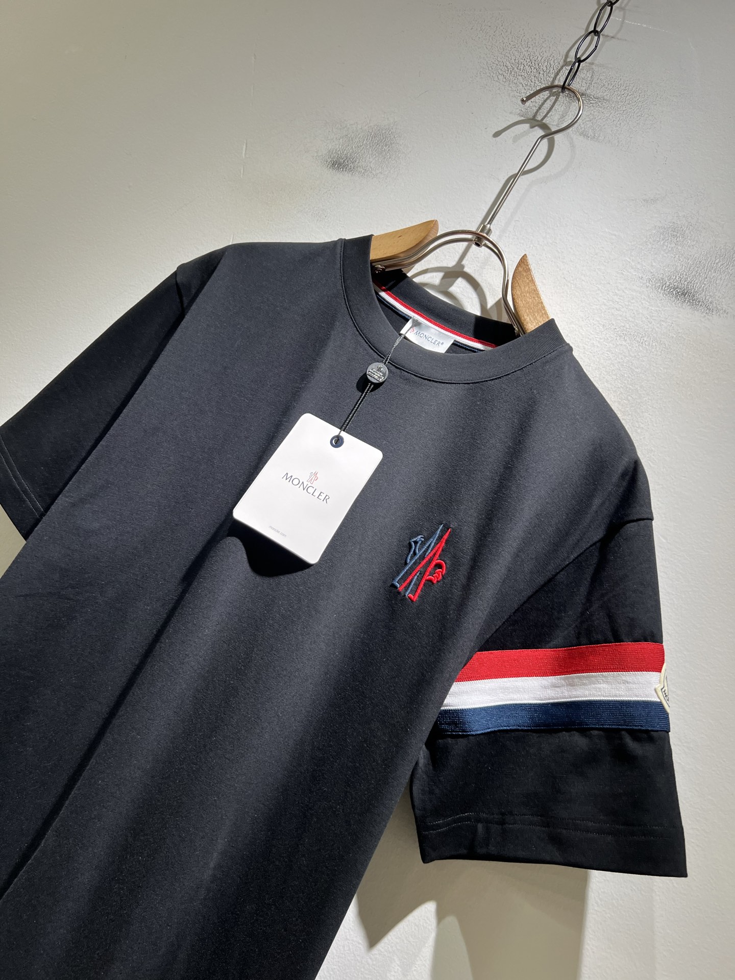 Moncler蒙家 2026春夏最新男女同款👫贸易订单短袖T恤，全品相！！网红款！采用logo图案刺绣设