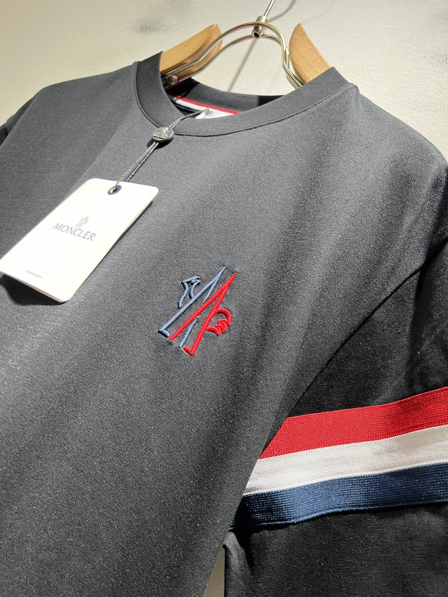 Moncler蒙家 2026春夏最新男女同款👫贸易订单短袖T恤，全品相！！网红款！采用logo图案刺绣设
