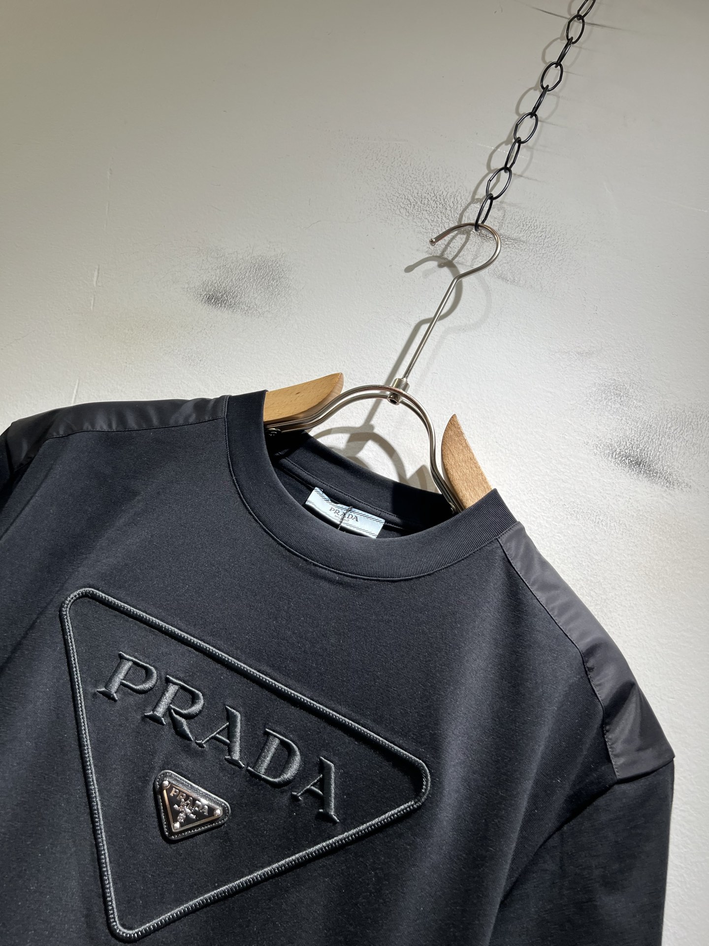 PRAD*A普*达2026春夏新款男女同款👫短袖T恤，最新款全网独家首上！！~既经典有时尚百搭，谁不爱啊