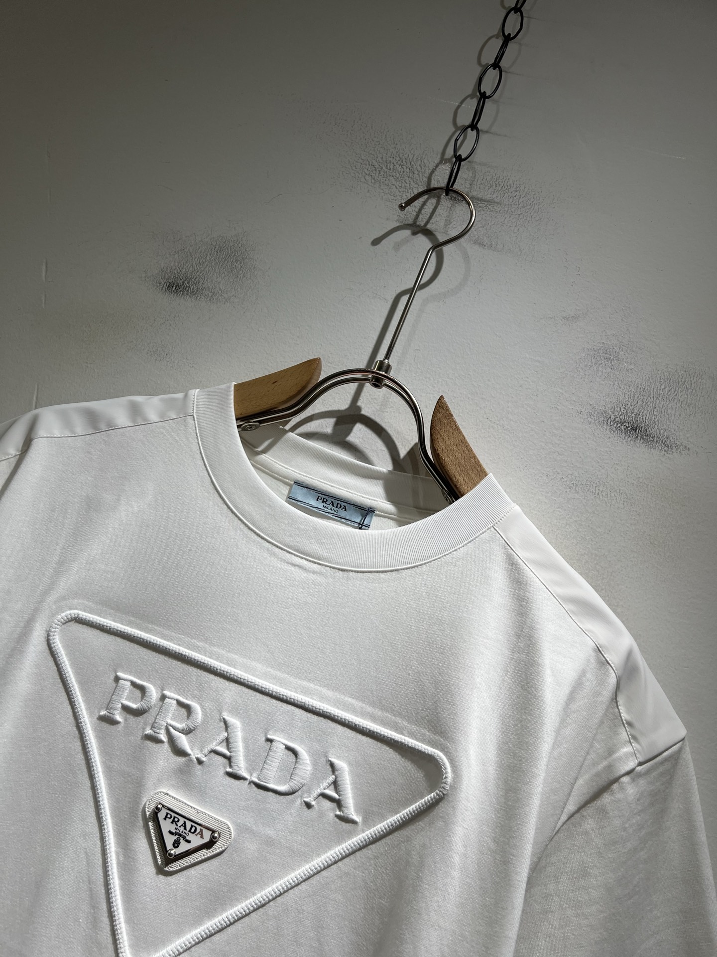 PRAD*A普*达2026春夏新款男女同款👫短袖T恤，最新款全网独家首上！！~既经典有时尚百搭，谁不爱啊