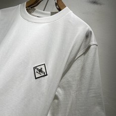 LouisVuitt*路易*登 2026春夏全新系列单品上线,非常时髦前卫的一款男女同款短袖T恤,标识l LouisVuitt*路易*登 2026春夏全新系列单品上线,非常时髦前卫的一款男女同款短袖T恤,标识l