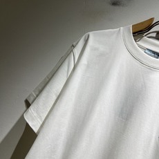 LouisVuitt*路易*登 2026春夏全新系列单品上线,非常时髦前卫的一款男女同款短袖T恤,标识l LouisVuitt*路易*登 2026春夏全新系列单品上线,非常时髦前卫的一款男女同款短袖T恤,标识l