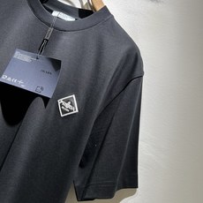 LouisVuitt*路易*登 2026春夏全新系列单品上线,非常时髦前卫的一款男女同款短袖T恤,标识l LouisVuitt*路易*登 2026春夏全新系列单品上线,非常时髦前卫的一款男女同款短袖T恤,标识l
