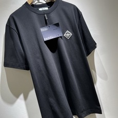 LouisVuitt*路易*登 2026春夏全新系列单品上线,非常时髦前卫的一款男女同款短袖T恤,标识l LouisVuitt*路易*登 2026春夏全新系列单品上线,非常时髦前卫的一款男女同款短袖T恤,标识l