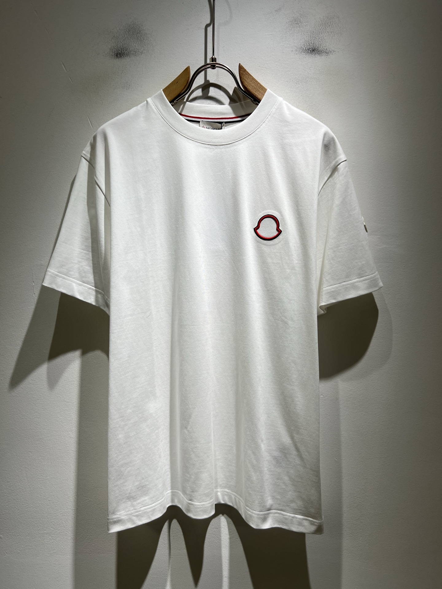 Moncler蒙家 2026春夏最新男女同款👫贸易订单短袖T恤，全品相！！网红款！采用logo图案刺绣设