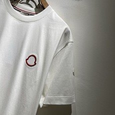 Moncler蒙家 2026春夏最新男女同款👫贸易订单短袖T恤,全品相!!网红款!采用logo图案刺绣设 Moncler蒙家 2026春夏最新男女同款👫贸易订单短袖T恤,全品相!!网红款!采用logo图案刺绣设