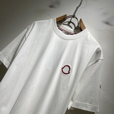 Moncler蒙家 2026春夏最新男女同款👫贸易订单短袖T恤,全品相!!网红款!采用logo图案刺绣设 Moncler蒙家 2026春夏最新男女同款👫贸易订单短袖T恤,全品相!!网红款!采用logo图案刺绣设