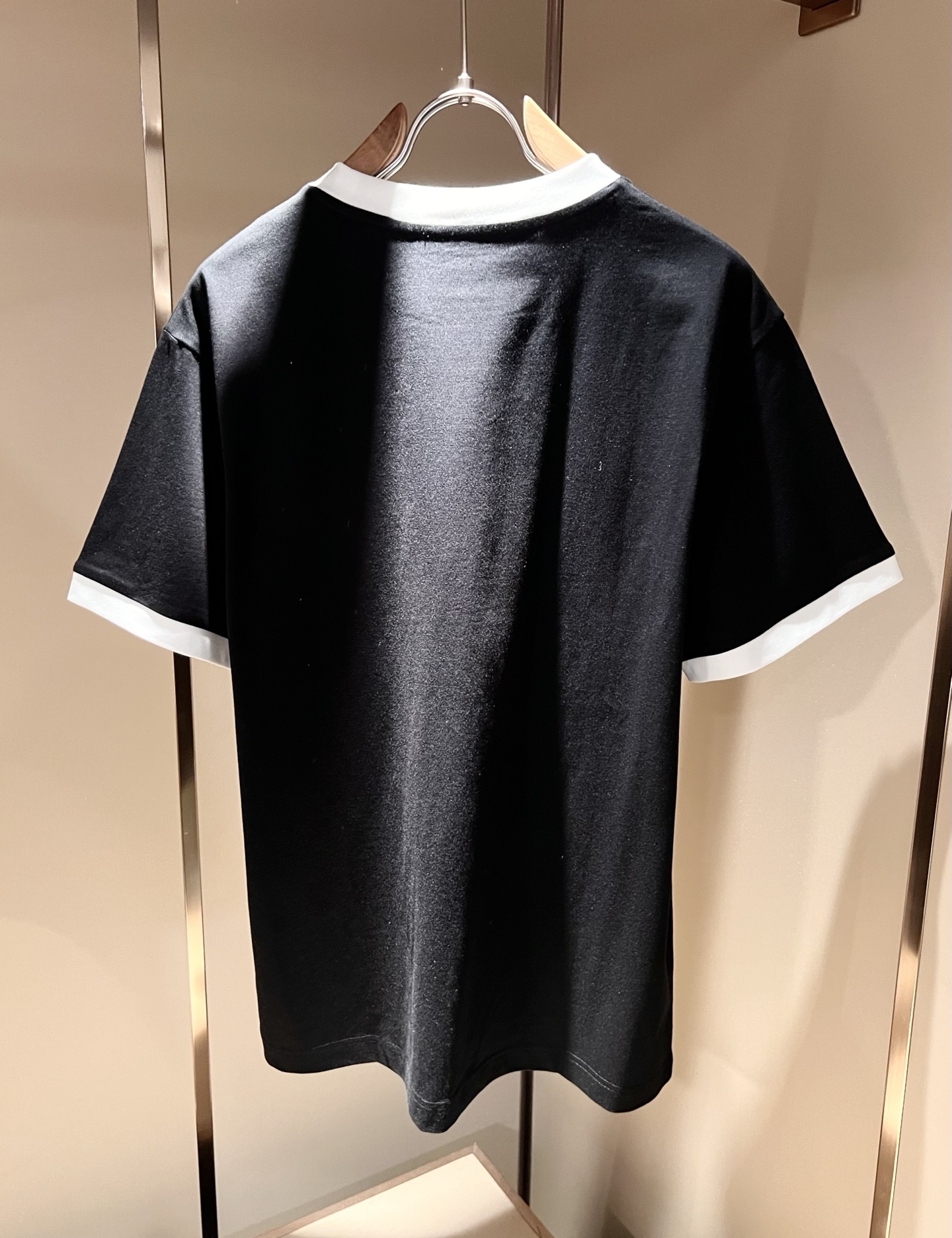 PRAD*A普*达2026春夏新款男女同款👫短袖T恤，最新款全网独家首上！！~既经典有时尚百搭，谁不爱啊