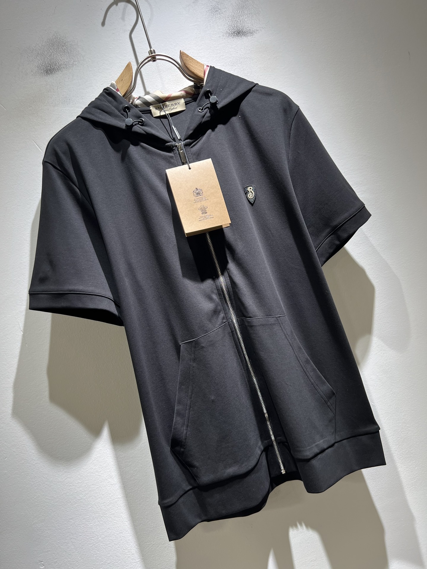 BURBER*Y巴*莉2026春夏新品男女同款👫短袖帽衫，重磅来袭，最近比较火热的环保纯棉面料制作而成，