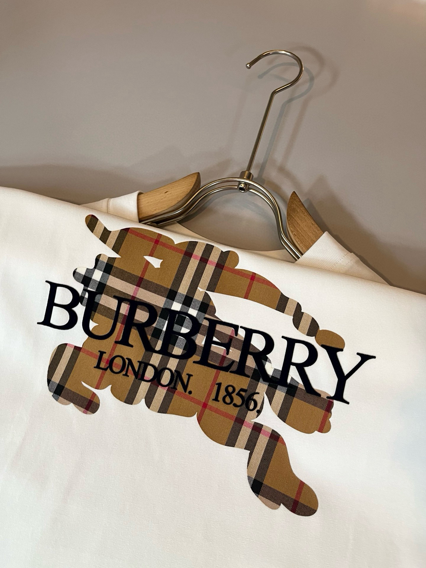 BURBER*Y巴*莉2026春夏新品男女同款👫短袖T恤，重磅来袭，最近比较火热的环保纯棉面料制作而成，