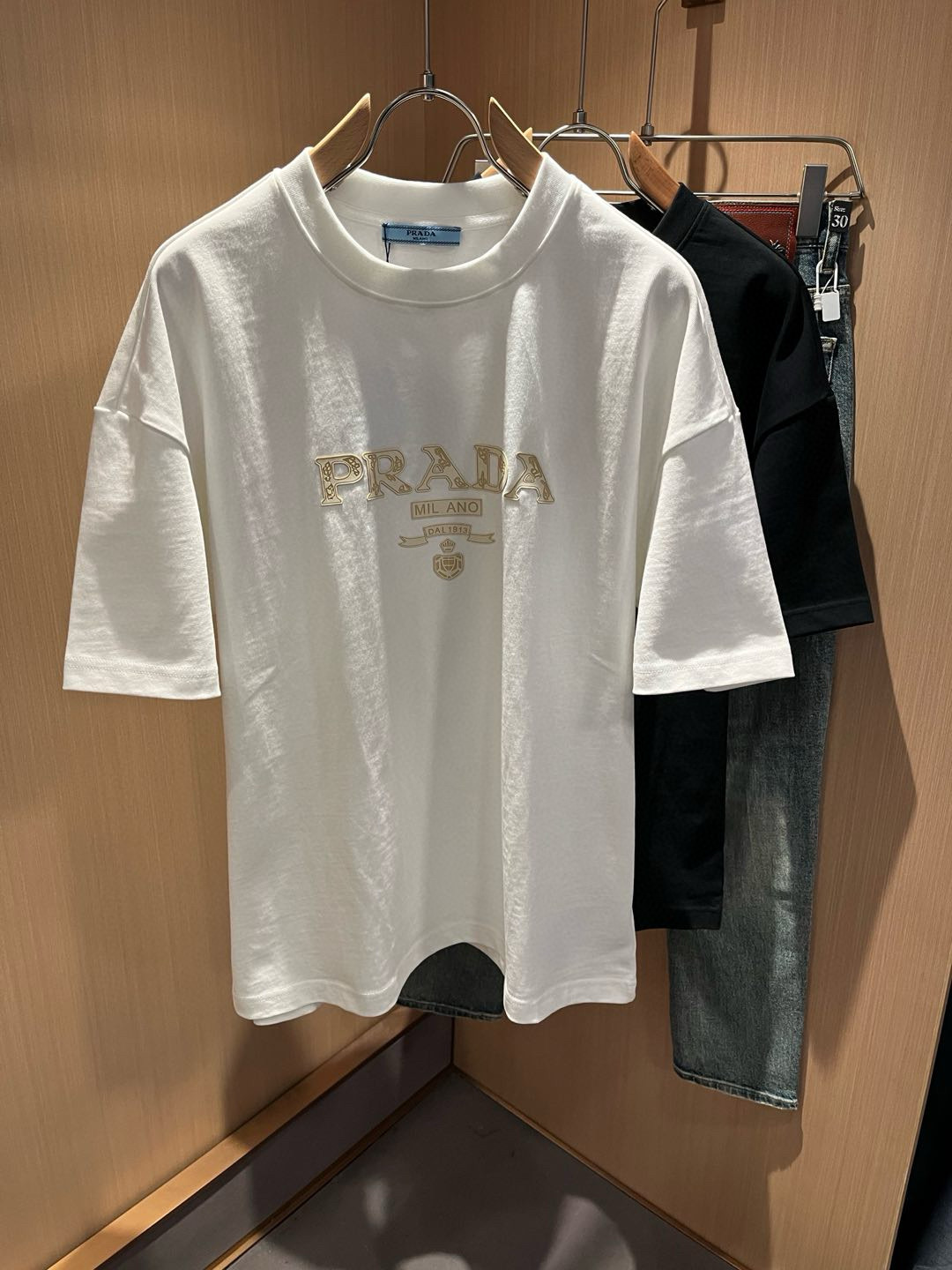 PRAD*A普*达2026春夏新款男女同款👫短袖T恤，最新款全网独家首上！！~既经典有时尚百搭，谁不爱啊