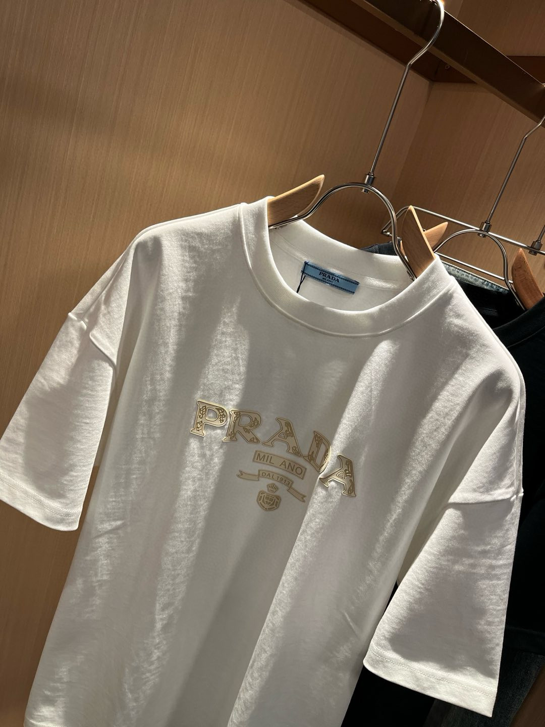 PRAD*A普*达2026春夏新款男女同款👫短袖T恤，最新款全网独家首上！！~既经典有时尚百搭，谁不爱啊