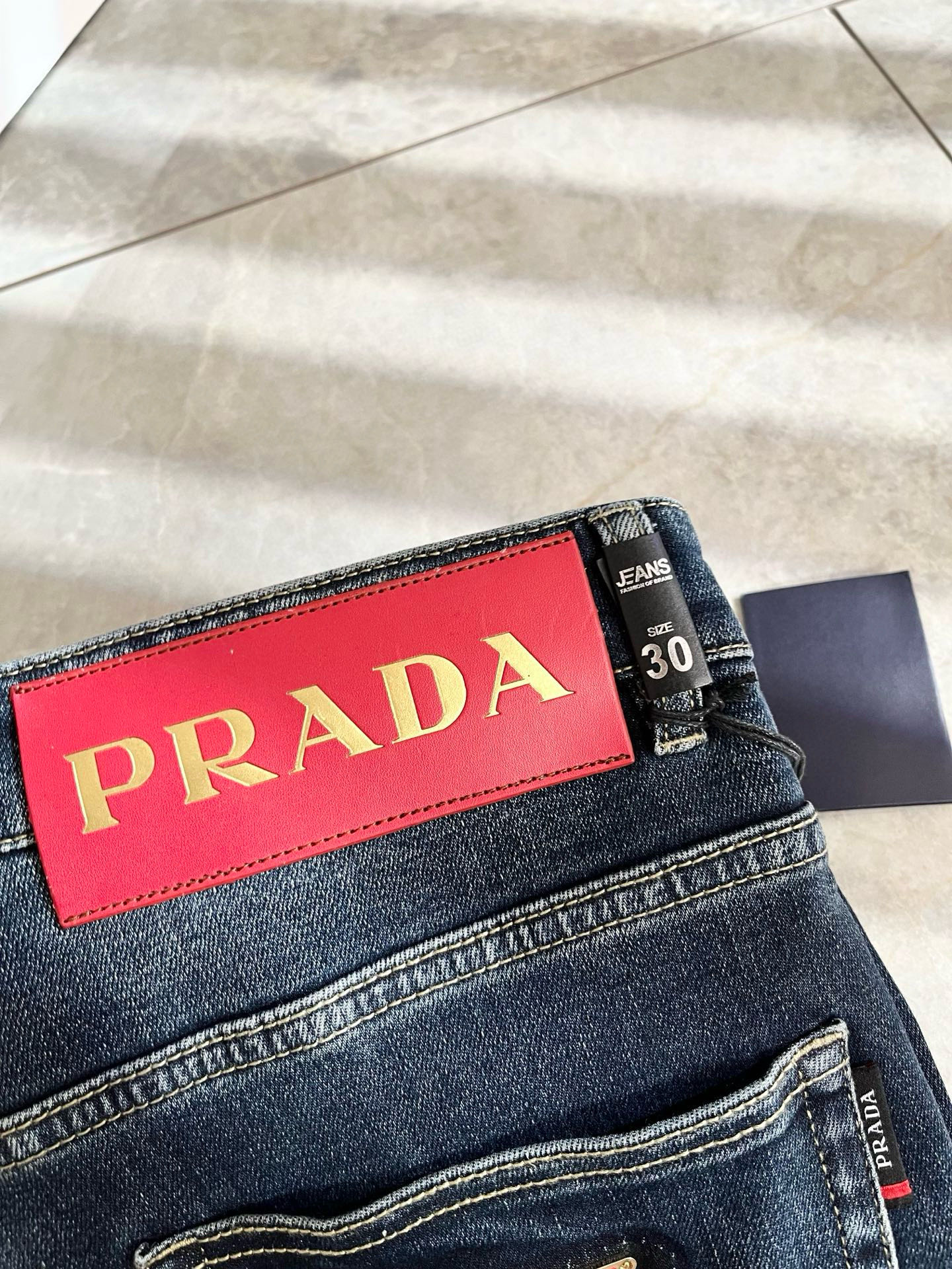 PRA*DA 普拉达 2026春夏新品发售！牛仔高级百搭实用主义不哗众取宠！港澳台地区限定款！！立体裁剪