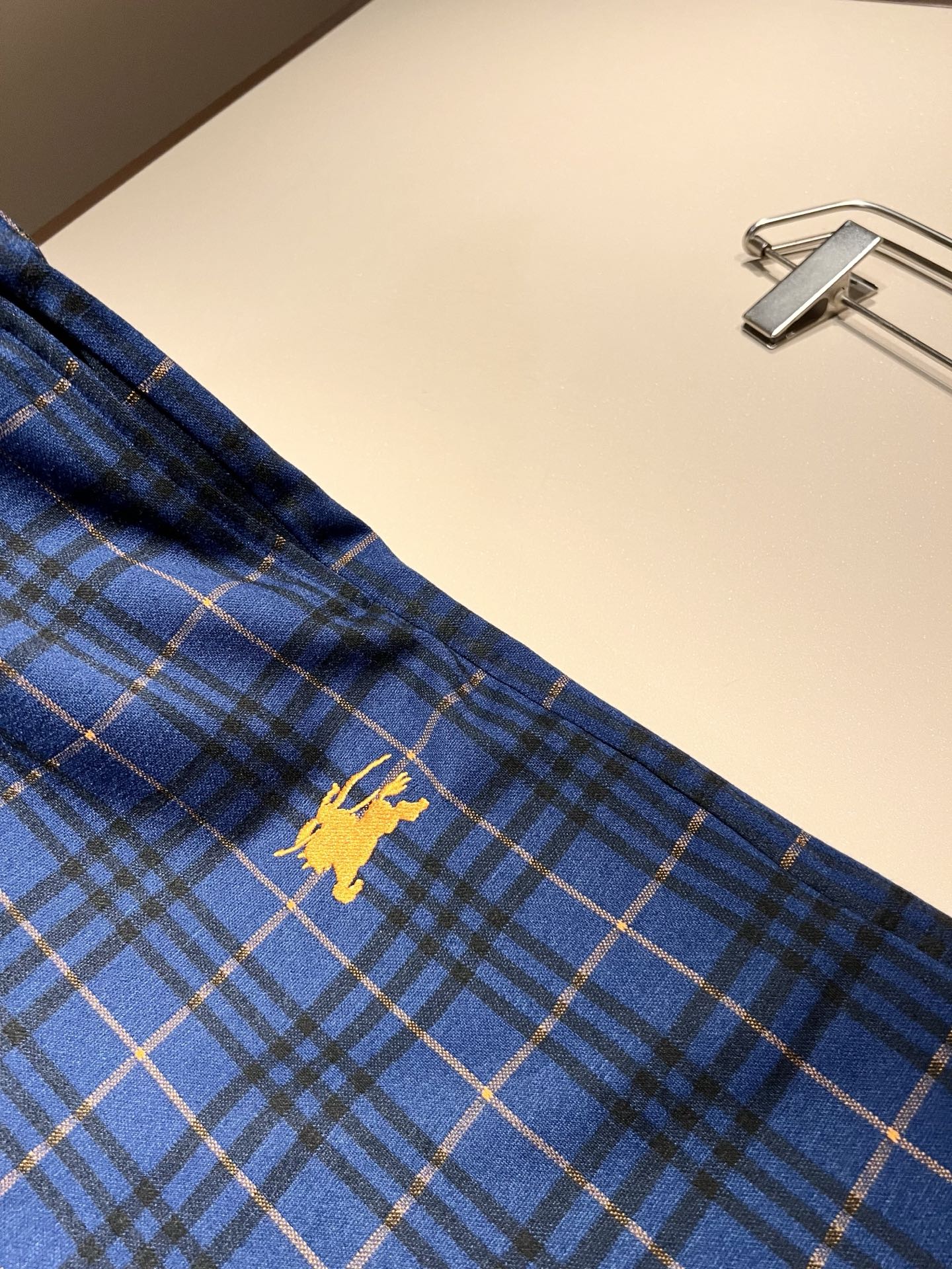 Bur*erry 巴*莉 2026春夏新款男女同款👫休闲套装，品牌最新设计元素！既不单调也不复杂，好处的