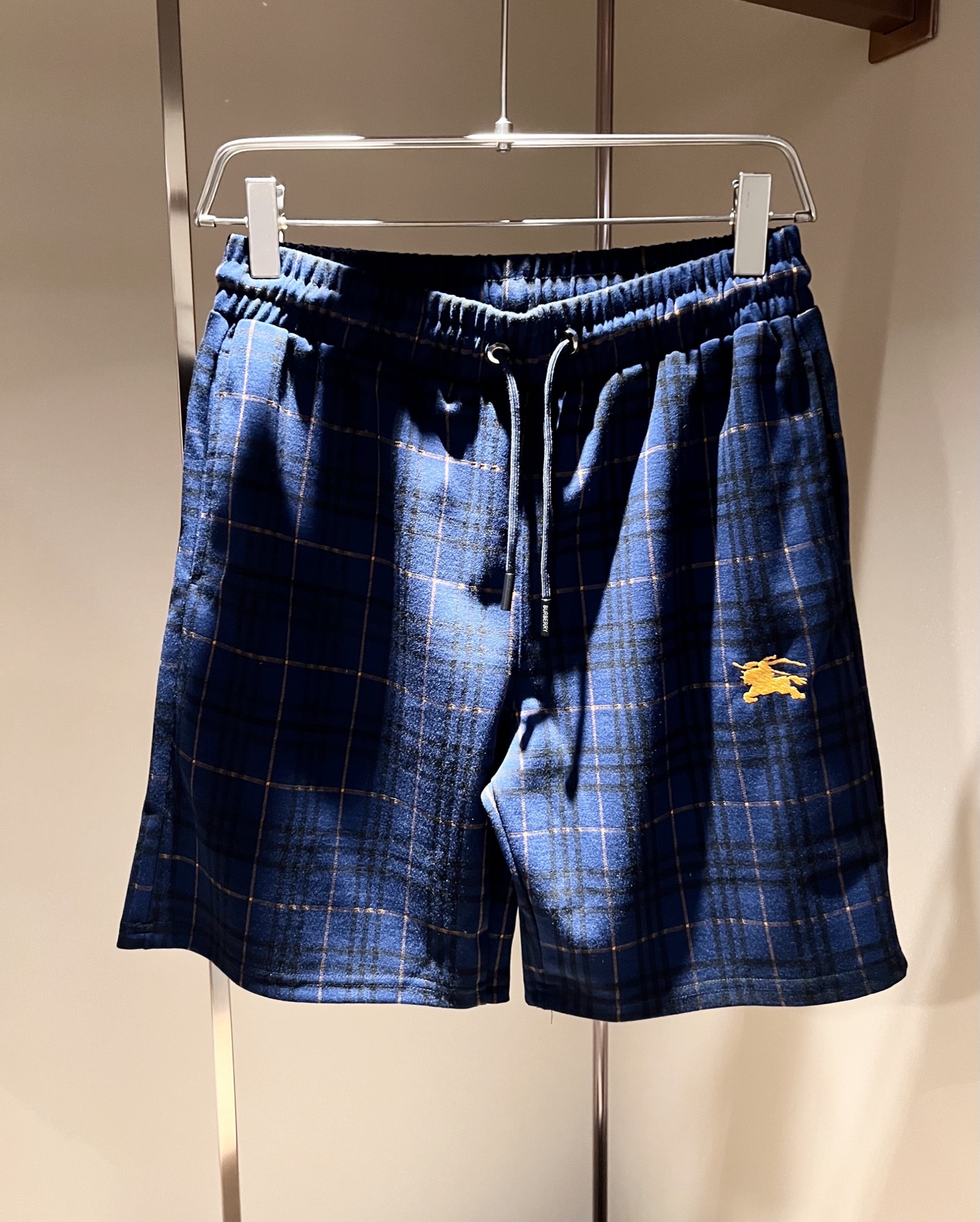 Bur*erry 巴*莉 2026春夏新款男女同款👫休闲套装，品牌最新设计元素！既不单调也不复杂，好处的