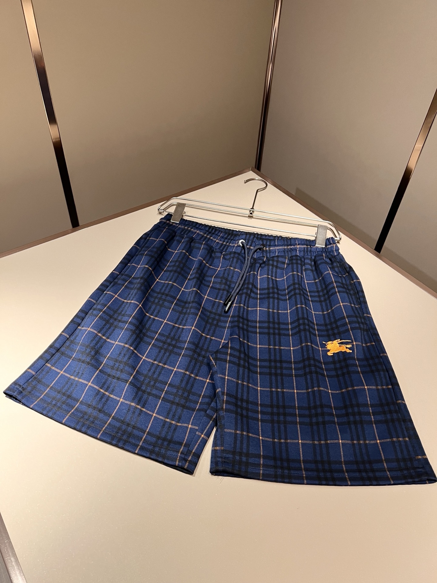 Bur*erry 巴*莉 2026春夏新款男女同款👫休闲套装，品牌最新设计元素！既不单调也不复杂，好处的