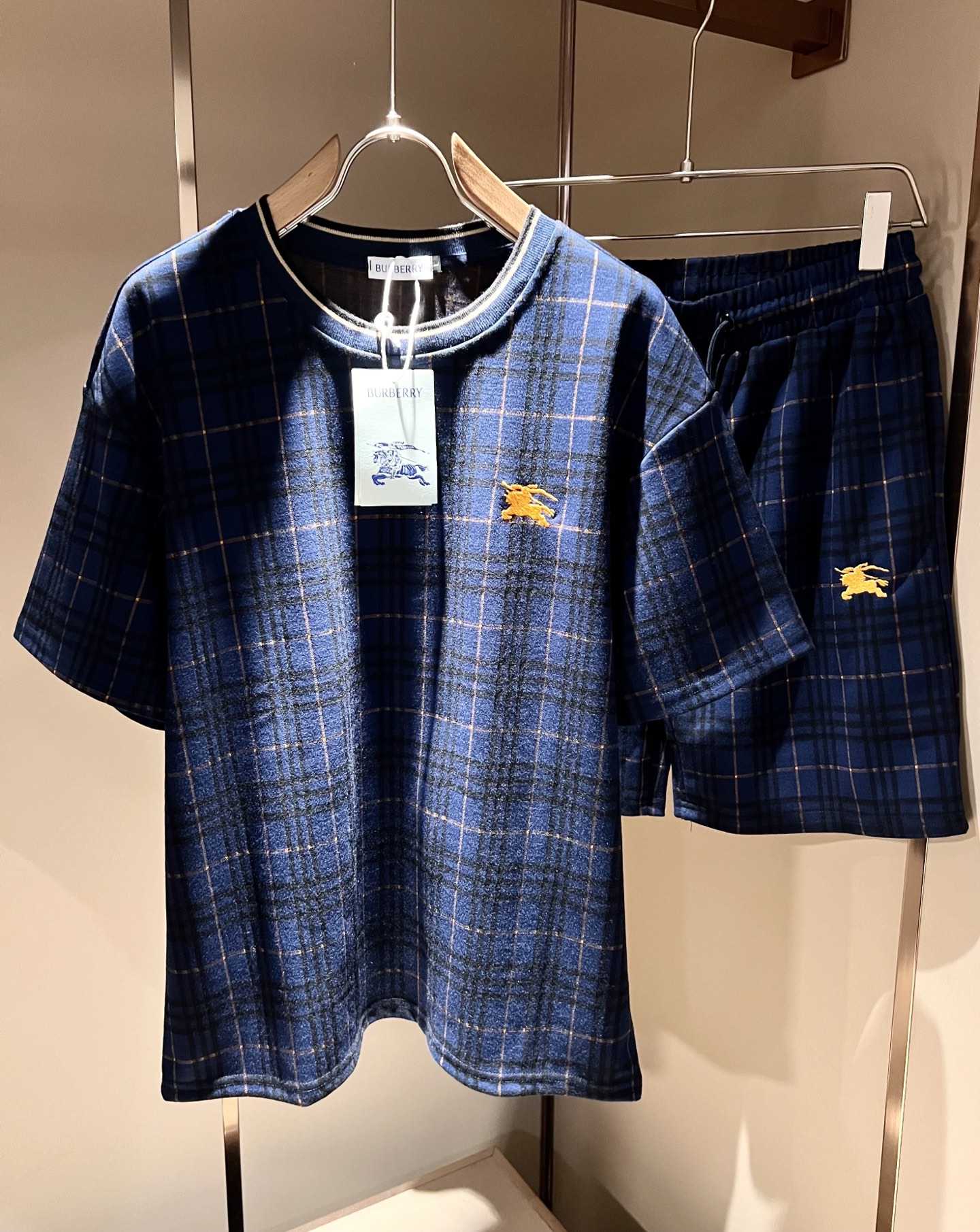 Bur*erry 巴*莉 2026春夏新款男女同款👫休闲套装，品牌最新设计元素！既不单调也不复杂，好处的