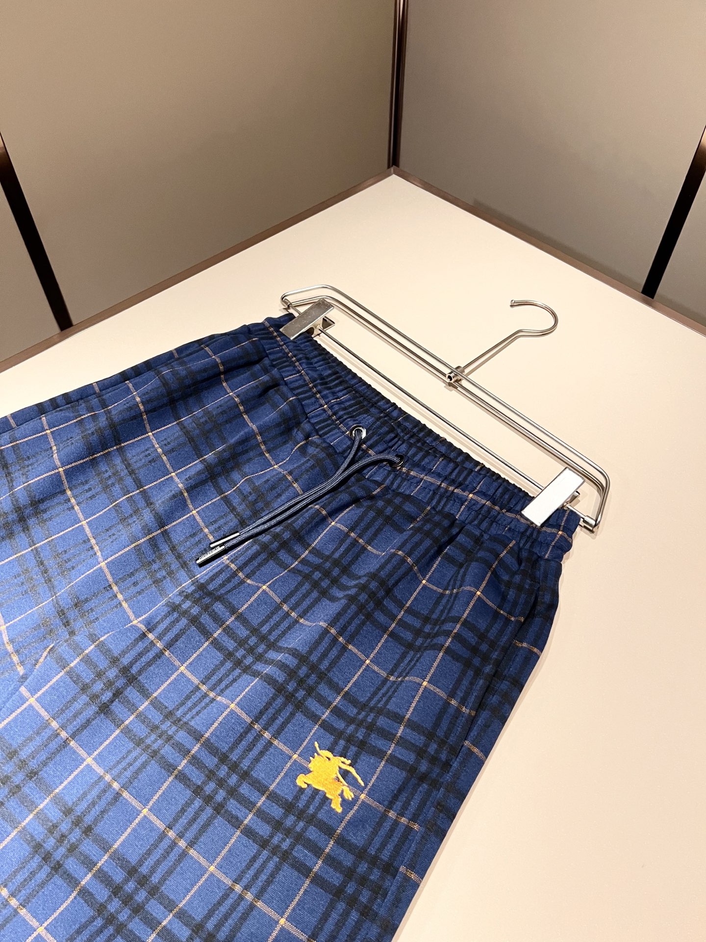 Bur*erry 巴*莉 2026春夏新款男女同款👫休闲套装，品牌最新设计元素！既不单调也不复杂，好处的
