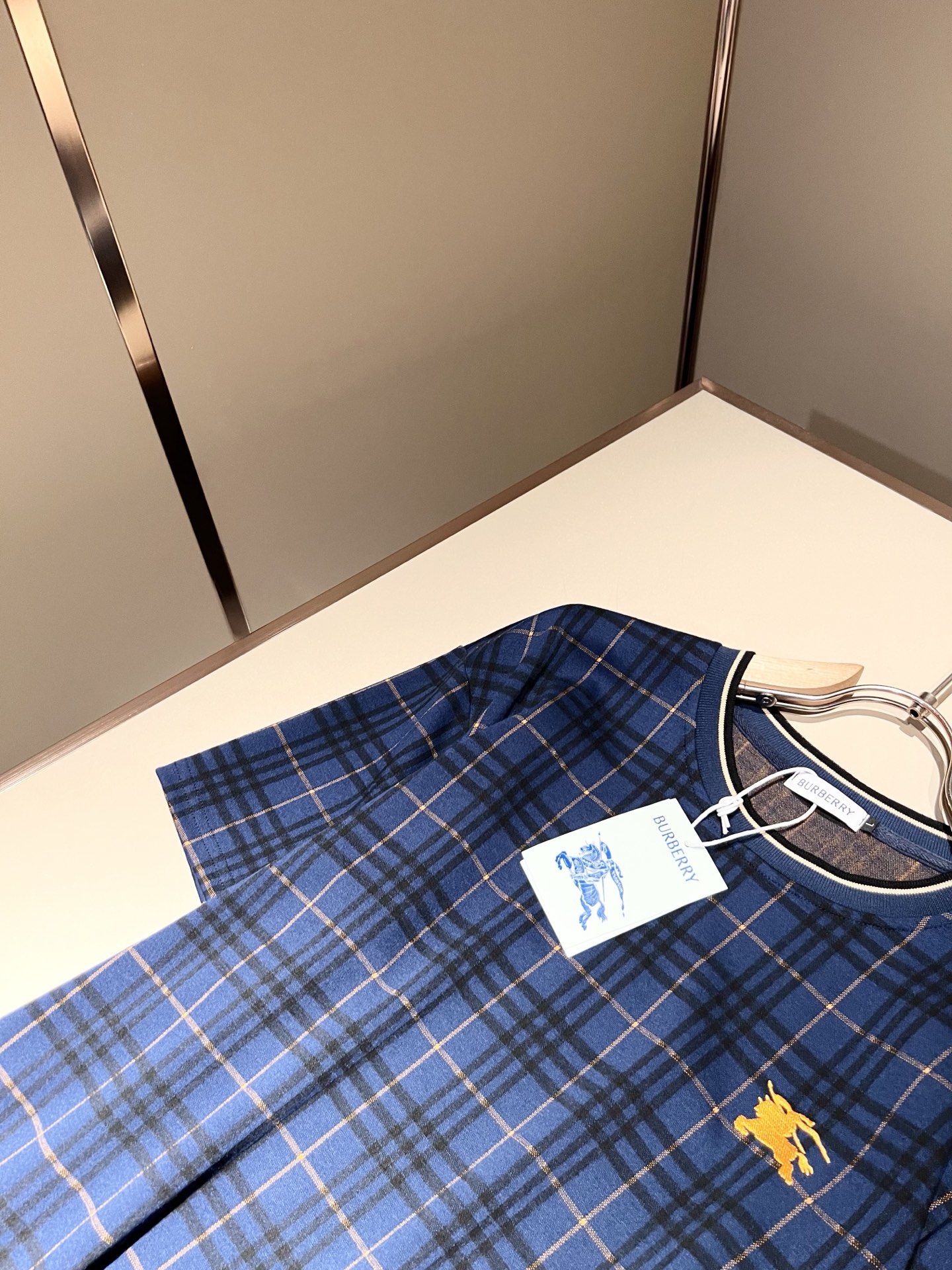 Bur*erry 巴*莉 2026春夏新款男女同款👫休闲套装，品牌最新设计元素！既不单调也不复杂，好处的