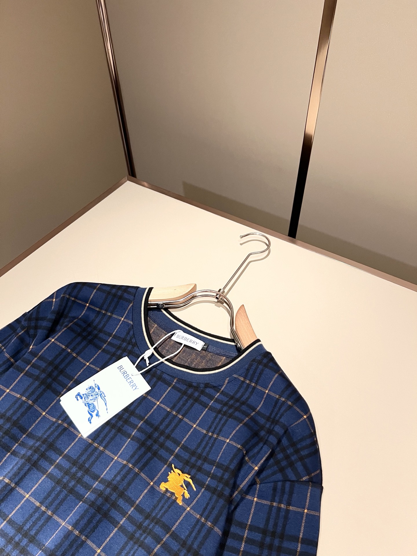 Bur*erry 巴*莉 2026春夏新款男女同款👫休闲套装，品牌最新设计元素！既不单调也不复杂，好处的