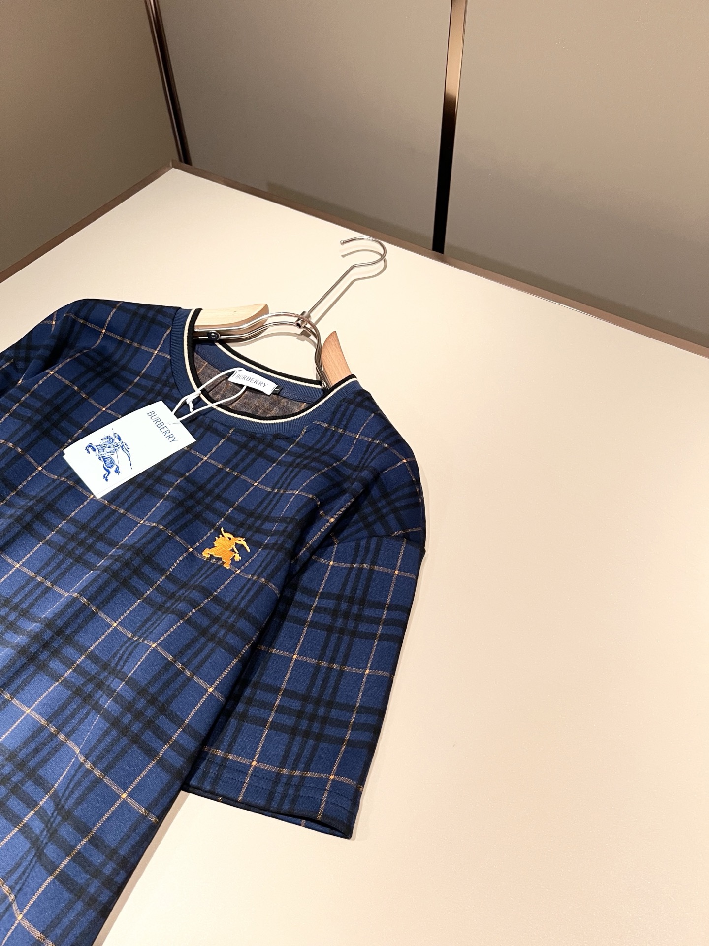 Bur*erry 巴*莉 2026春夏新款男女同款👫休闲套装，品牌最新设计元素！既不单调也不复杂，好处的