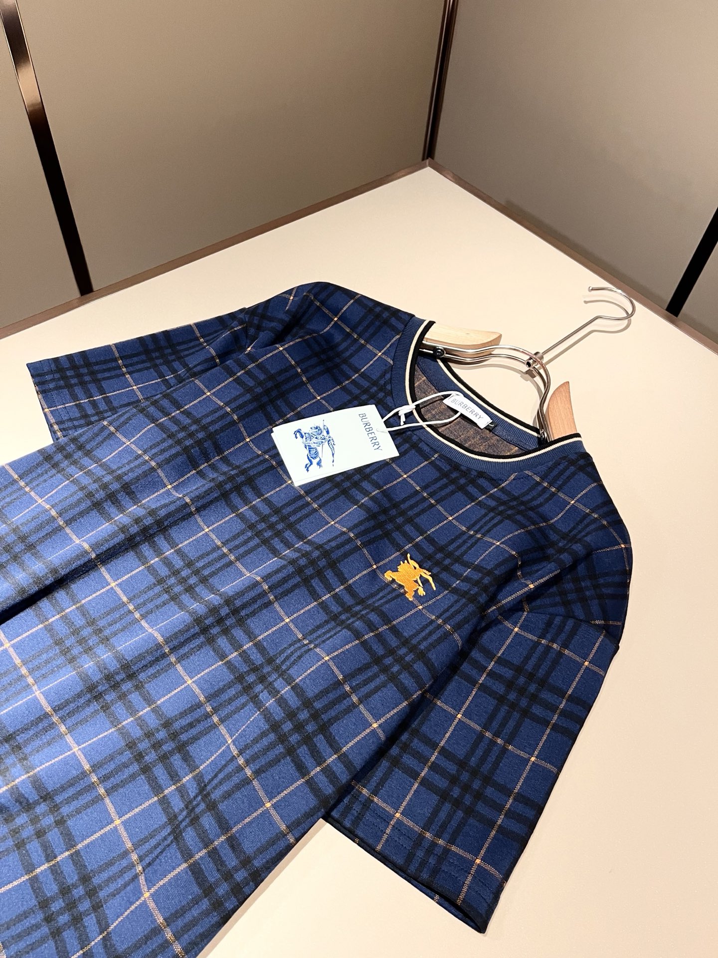 Bur*erry 巴*莉 2026春夏新款男女同款👫休闲套装，品牌最新设计元素！既不单调也不复杂，好处的