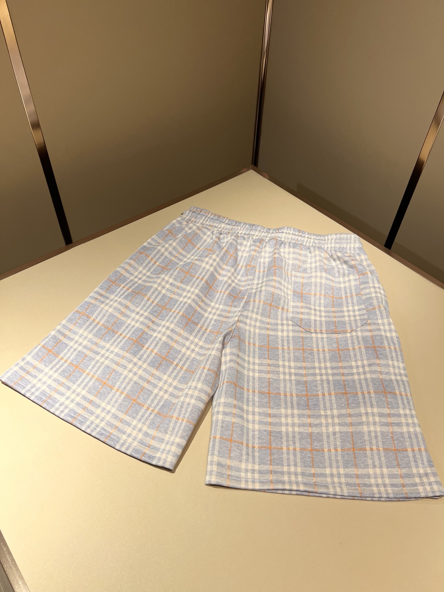 Bur*erry 巴*莉 2026春夏新款男女同款👫休闲套装，品牌最新设计元素！既不单调也不复杂，好处的