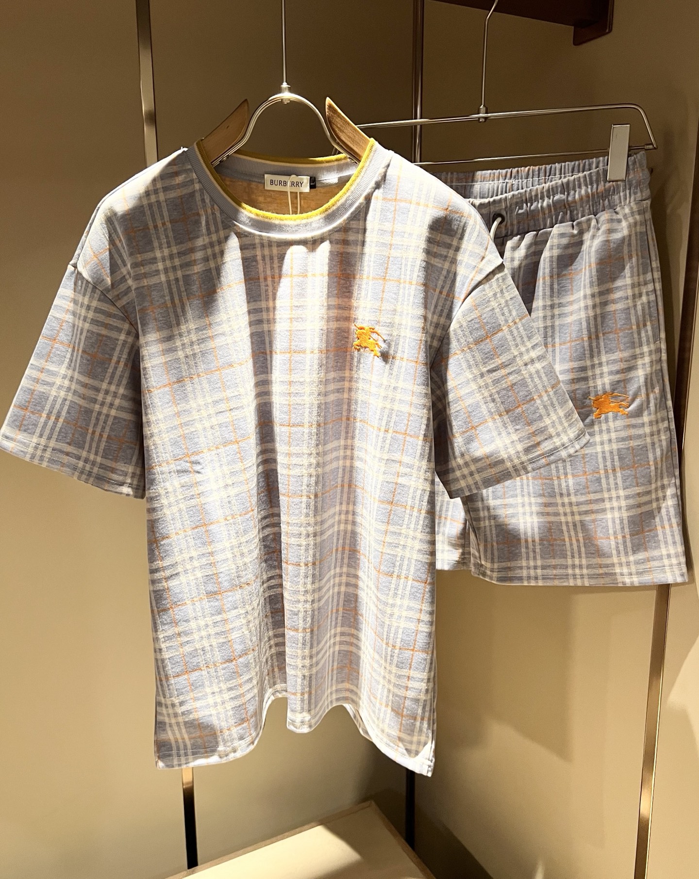 Bur*erry 巴*莉 2026春夏新款男女同款👫休闲套装，品牌最新设计元素！既不单调也不复杂，好处的
