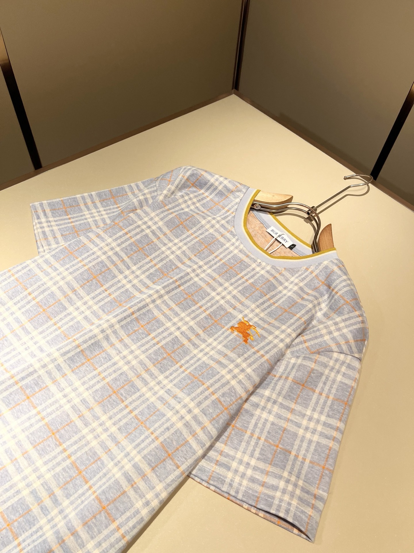 Bur*erry 巴*莉 2026春夏新款男女同款👫休闲套装，品牌最新设计元素！既不单调也不复杂，好处的