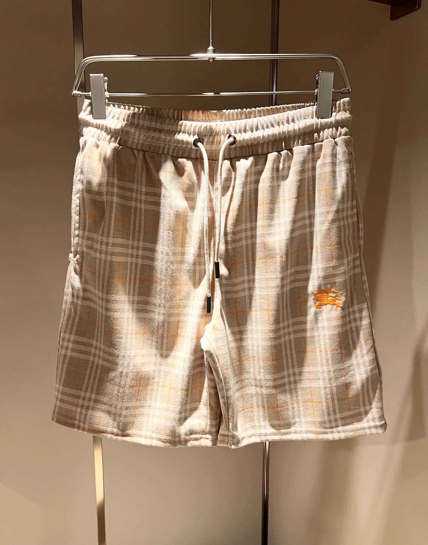 Bur*erry 巴*莉 2026春夏新款男女同款👫休闲套装，品牌最新设计元素！既不单调也不复杂，好处的