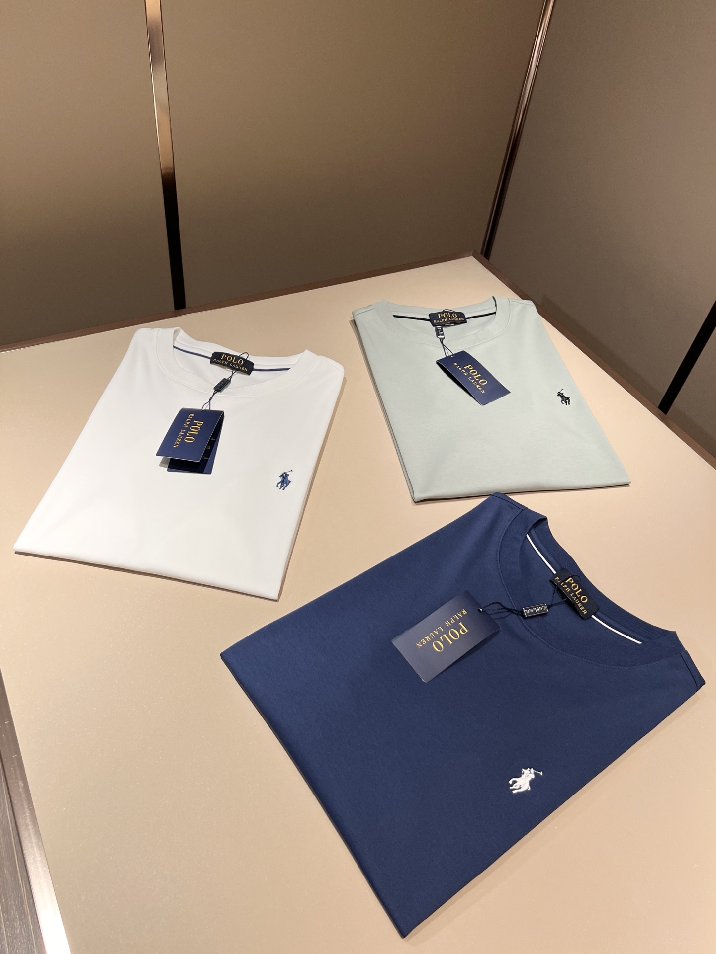 保罗POLOSPORT 2026春夏新款男士短袖打底衫，简约纯色时尚款不乏有许多设计大咖们都对于纯色都有