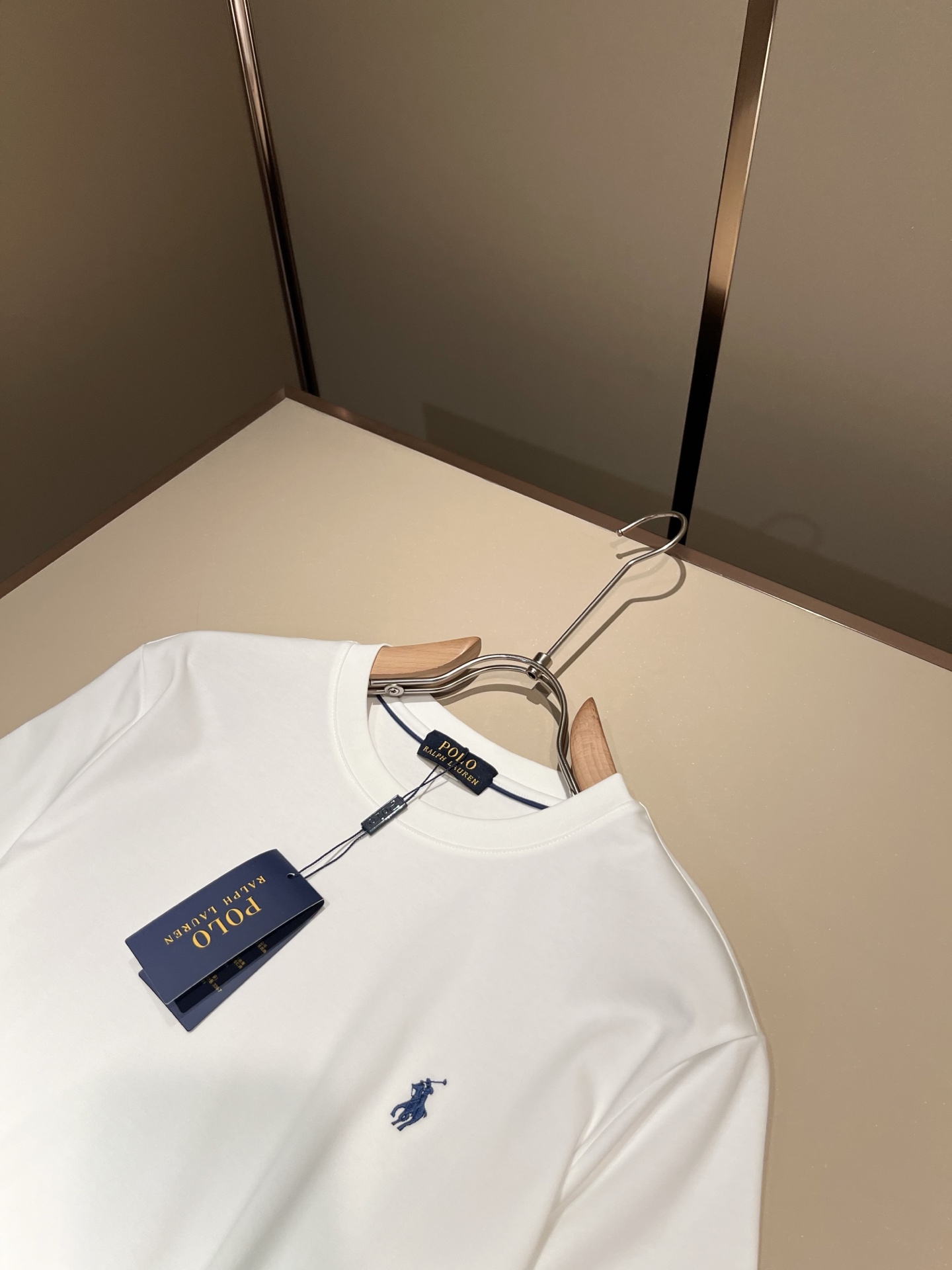 保罗POLOSPORT 2026春夏新款男士短袖打底衫，简约纯色时尚款不乏有许多设计大咖们都对于纯色都有