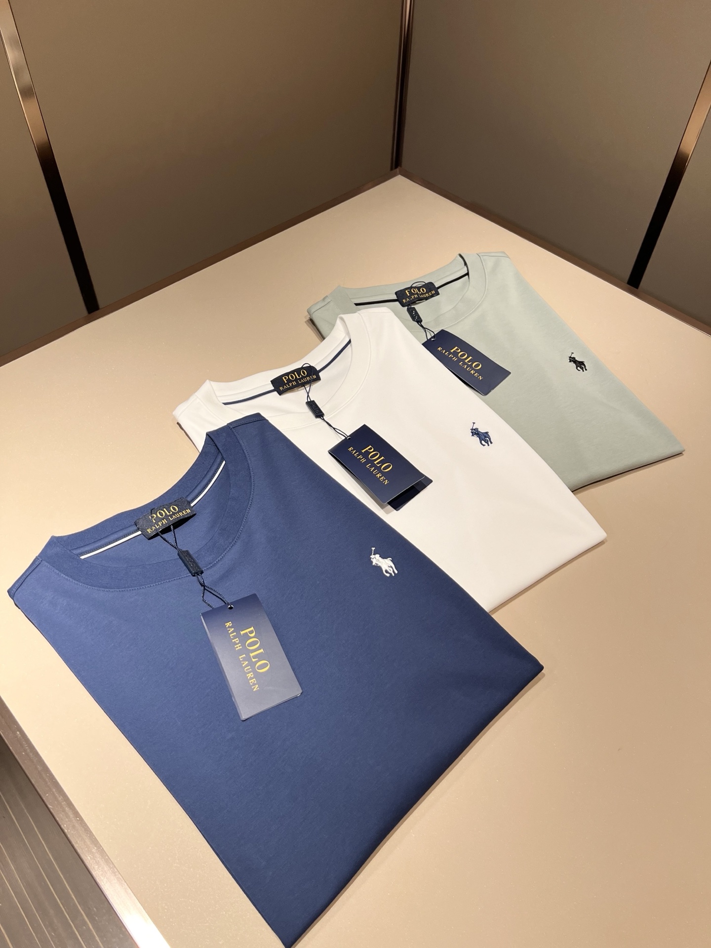 保罗POLOSPORT 2026春夏新款男士短袖打底衫，简约纯色时尚款不乏有许多设计大咖们都对于纯色都有