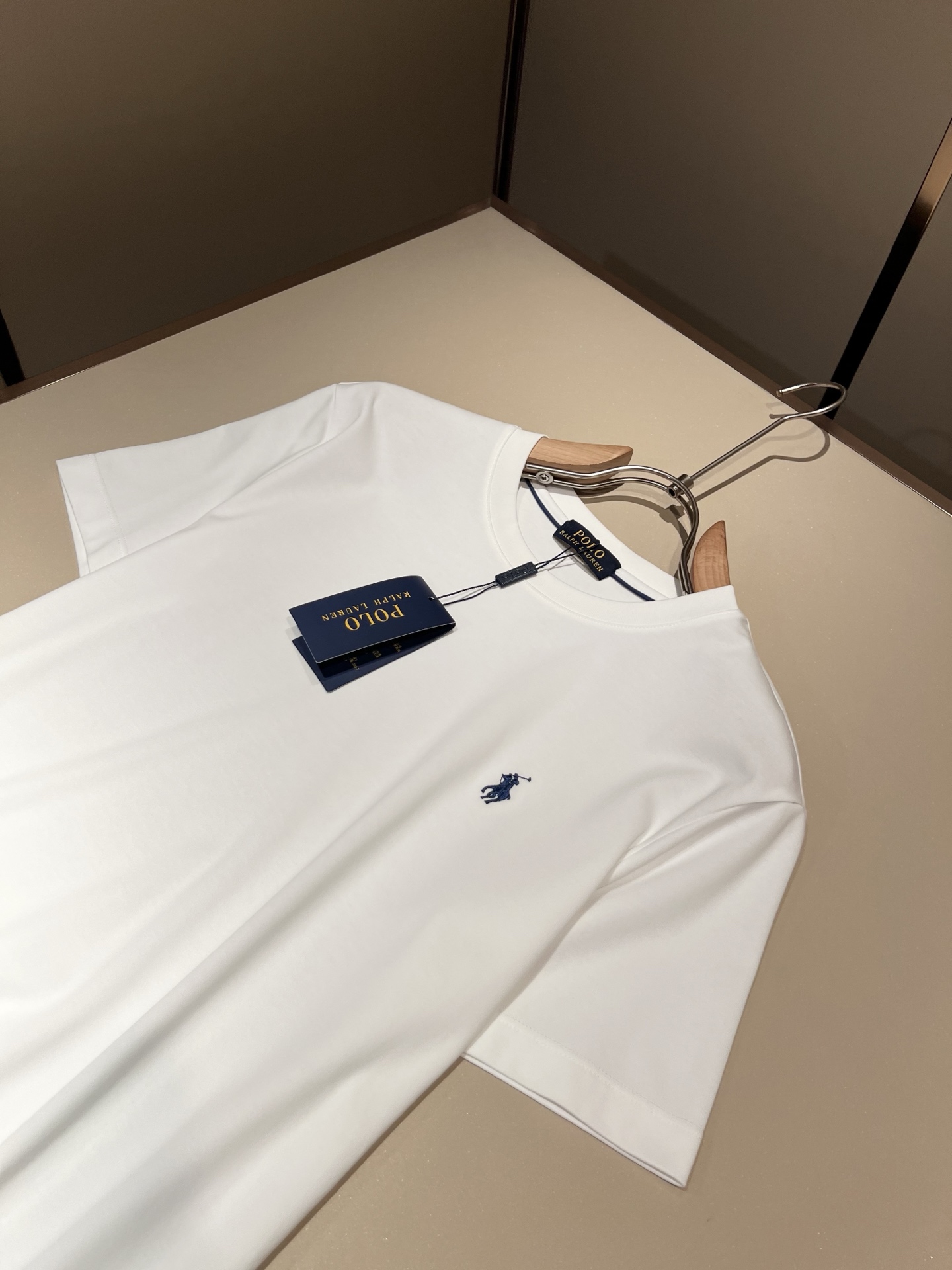 保罗POLOSPORT 2026春夏新款男士短袖打底衫，简约纯色时尚款不乏有许多设计大咖们都对于纯色都有