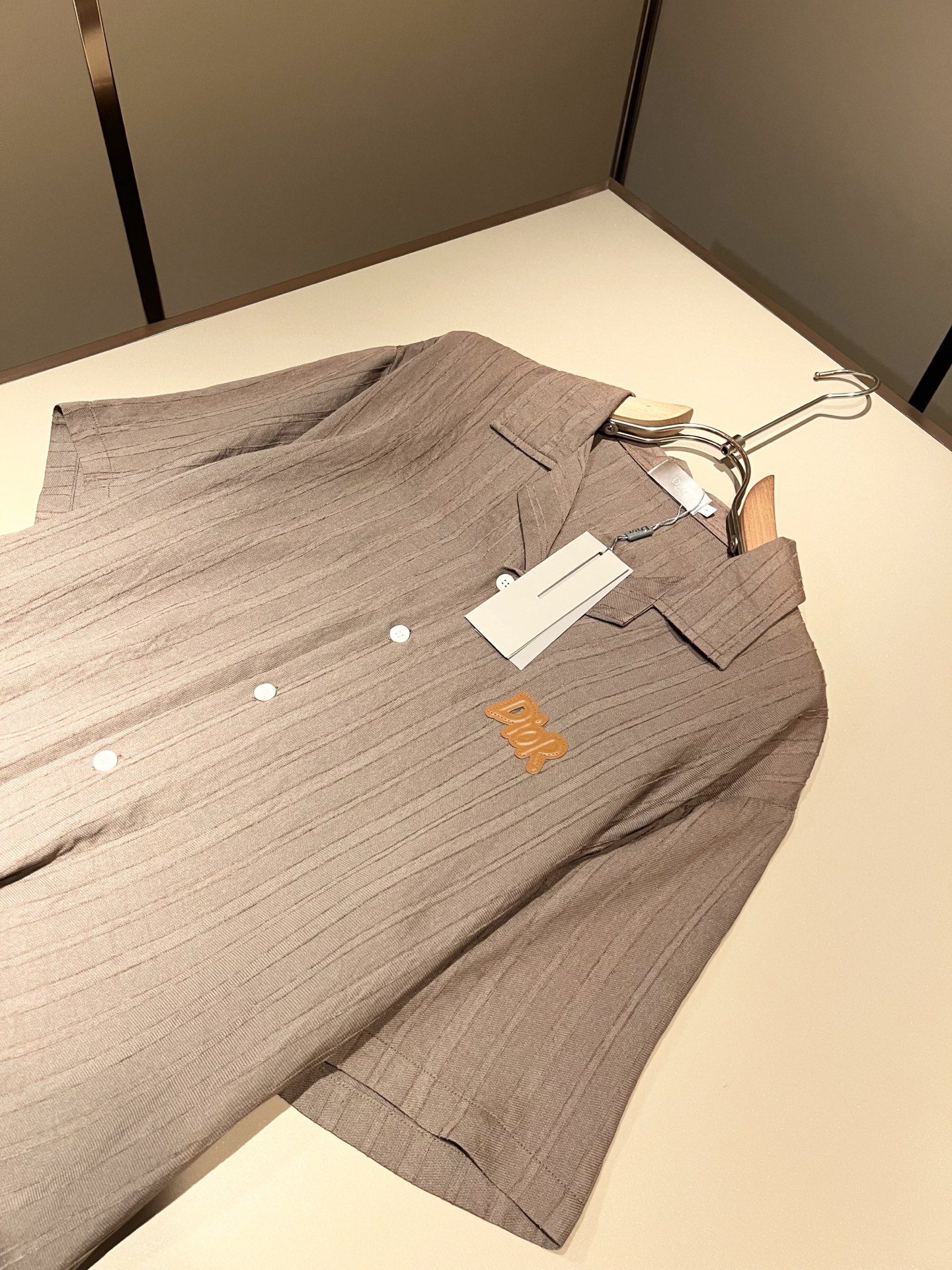 Dior 迪奥2026春夏新款男女同款👫衬衣，品牌最新设计元素！既不单调也不复杂,恰到好处的展现品味！客