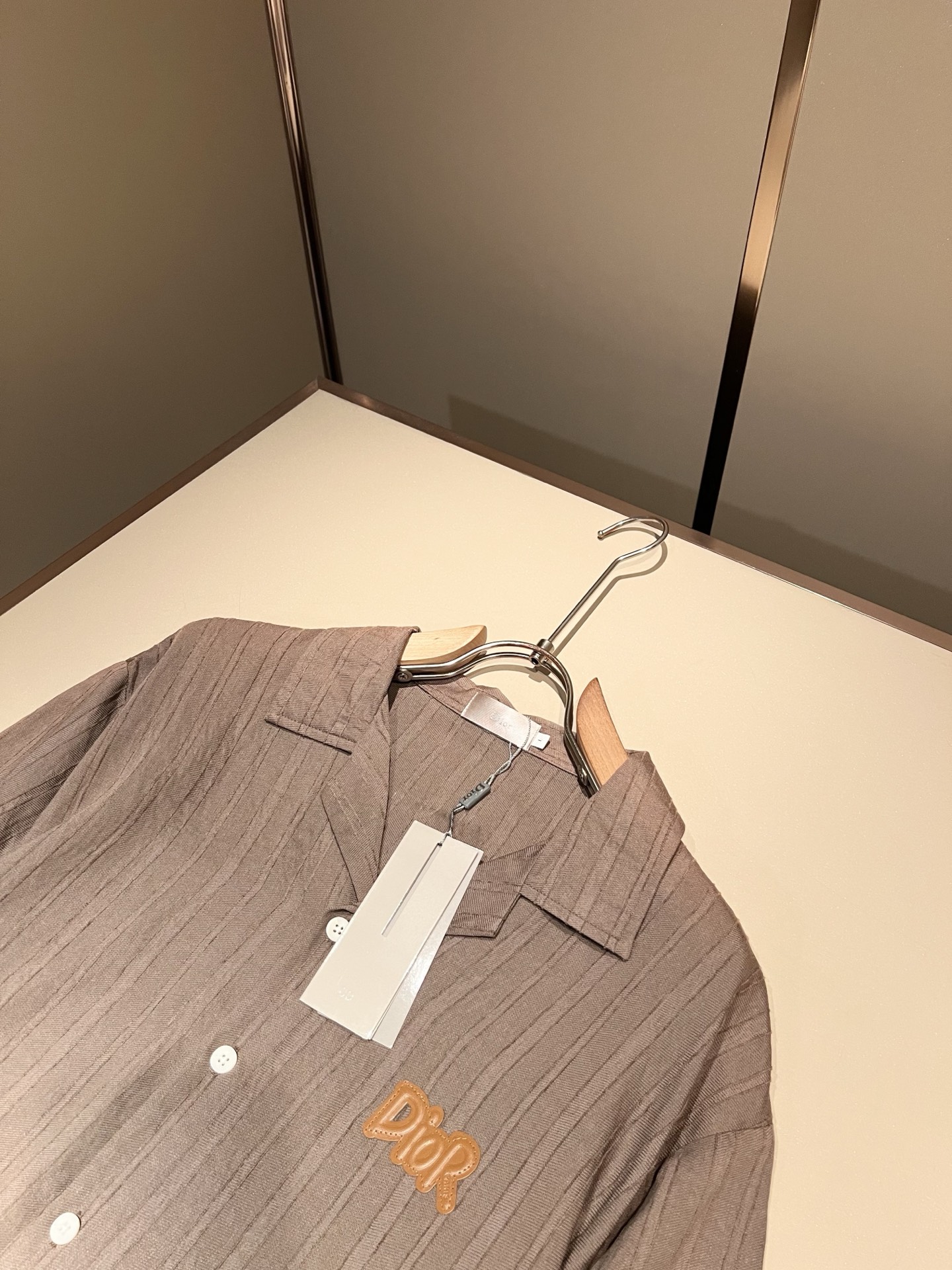 Dior 迪奥2026春夏新款男女同款👫衬衣，品牌最新设计元素！既不单调也不复杂,恰到好处的展现品味！客