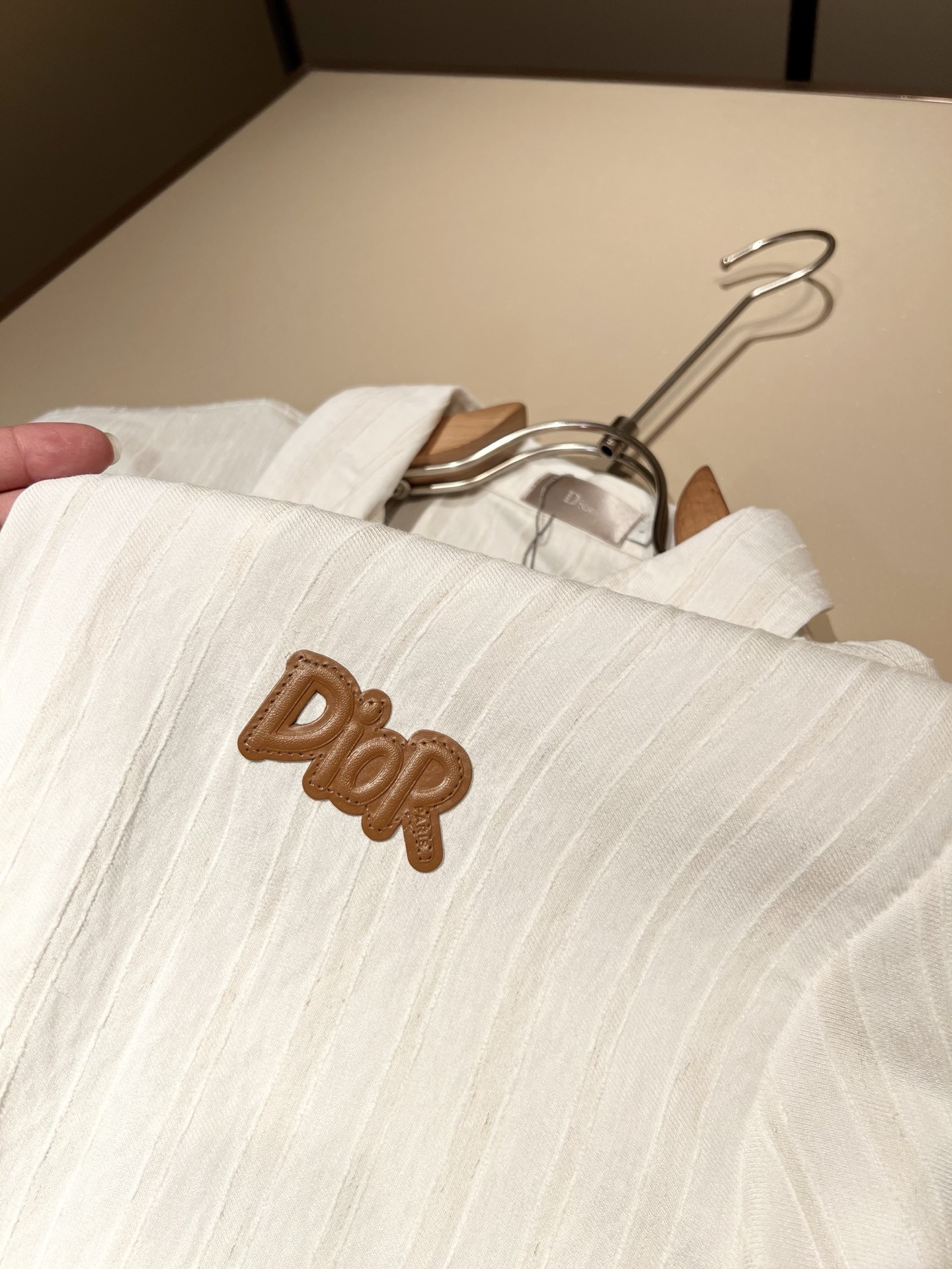 Dior 迪奥2026春夏新款男女同款👫衬衣，品牌最新设计元素！既不单调也不复杂,恰到好处的展现品味！客