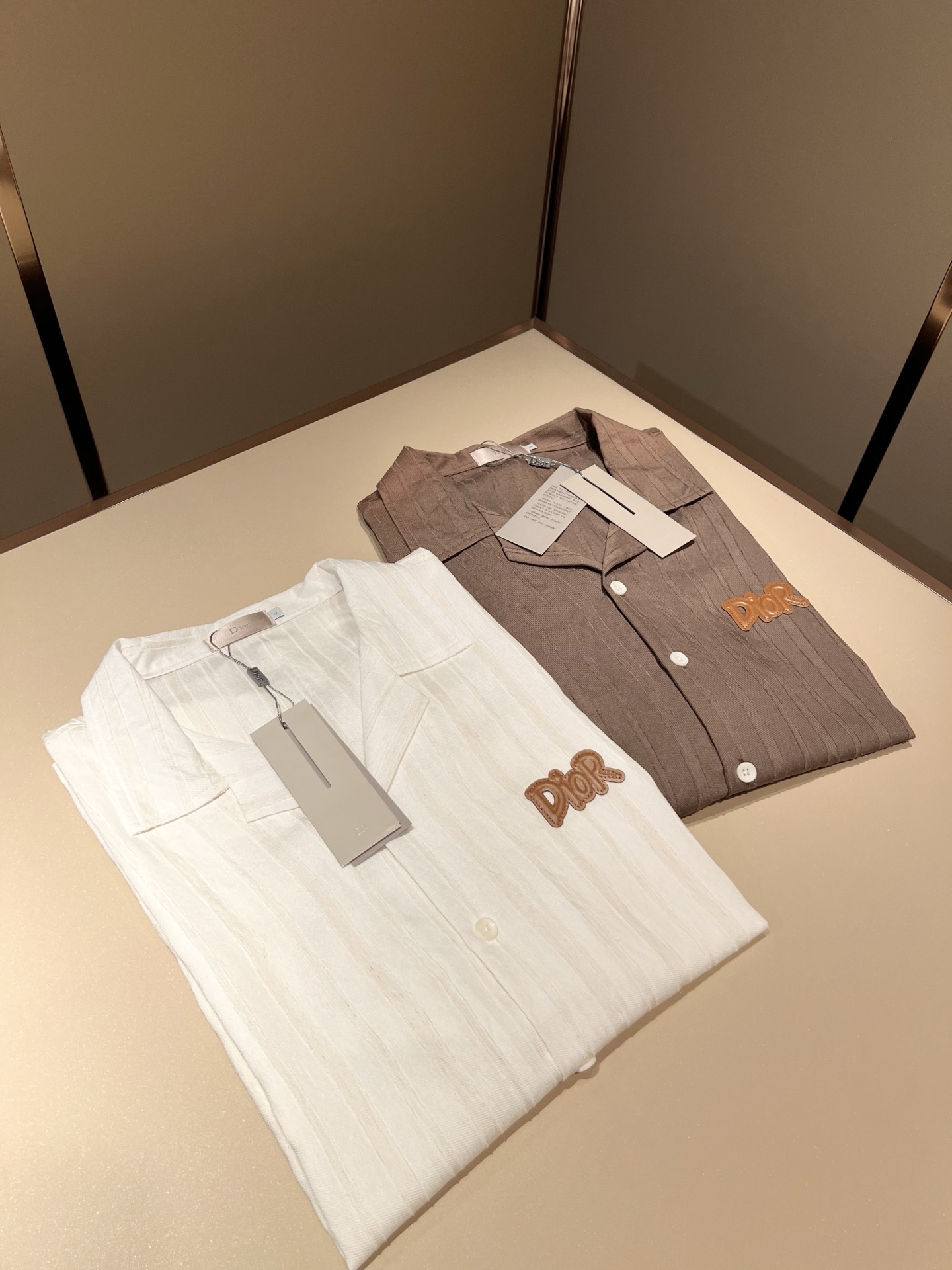 Dior 迪奥2026春夏新款男女同款👫衬衣，品牌最新设计元素！既不单调也不复杂,恰到好处的展现品味！客