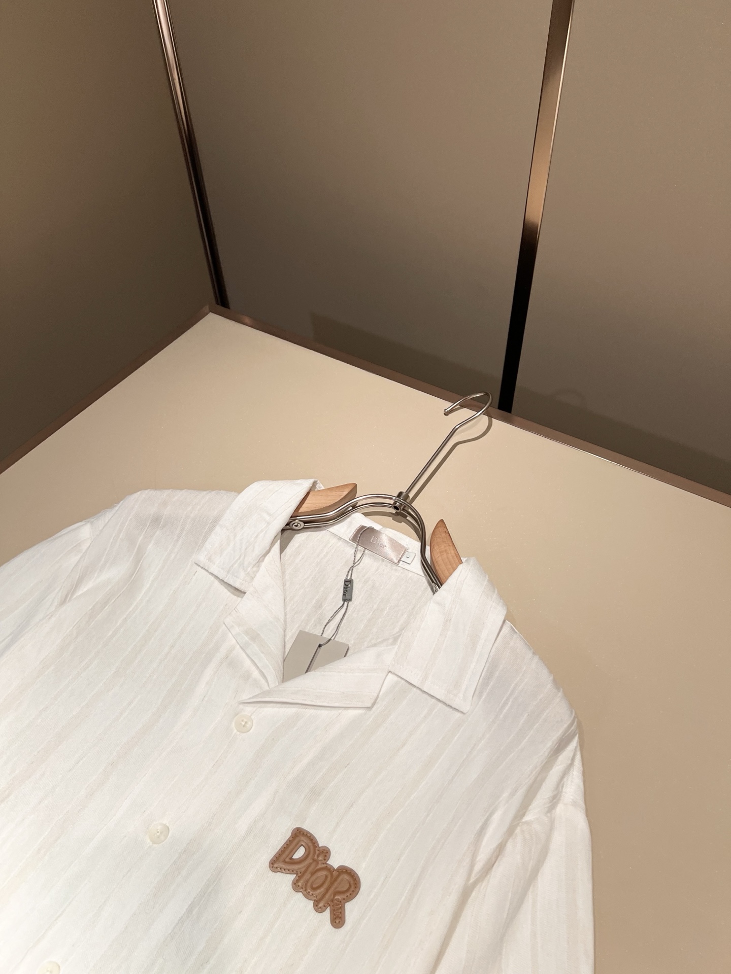 Dior 迪奥2026春夏新款男女同款👫衬衣，品牌最新设计元素！既不单调也不复杂,恰到好处的展现品味！客