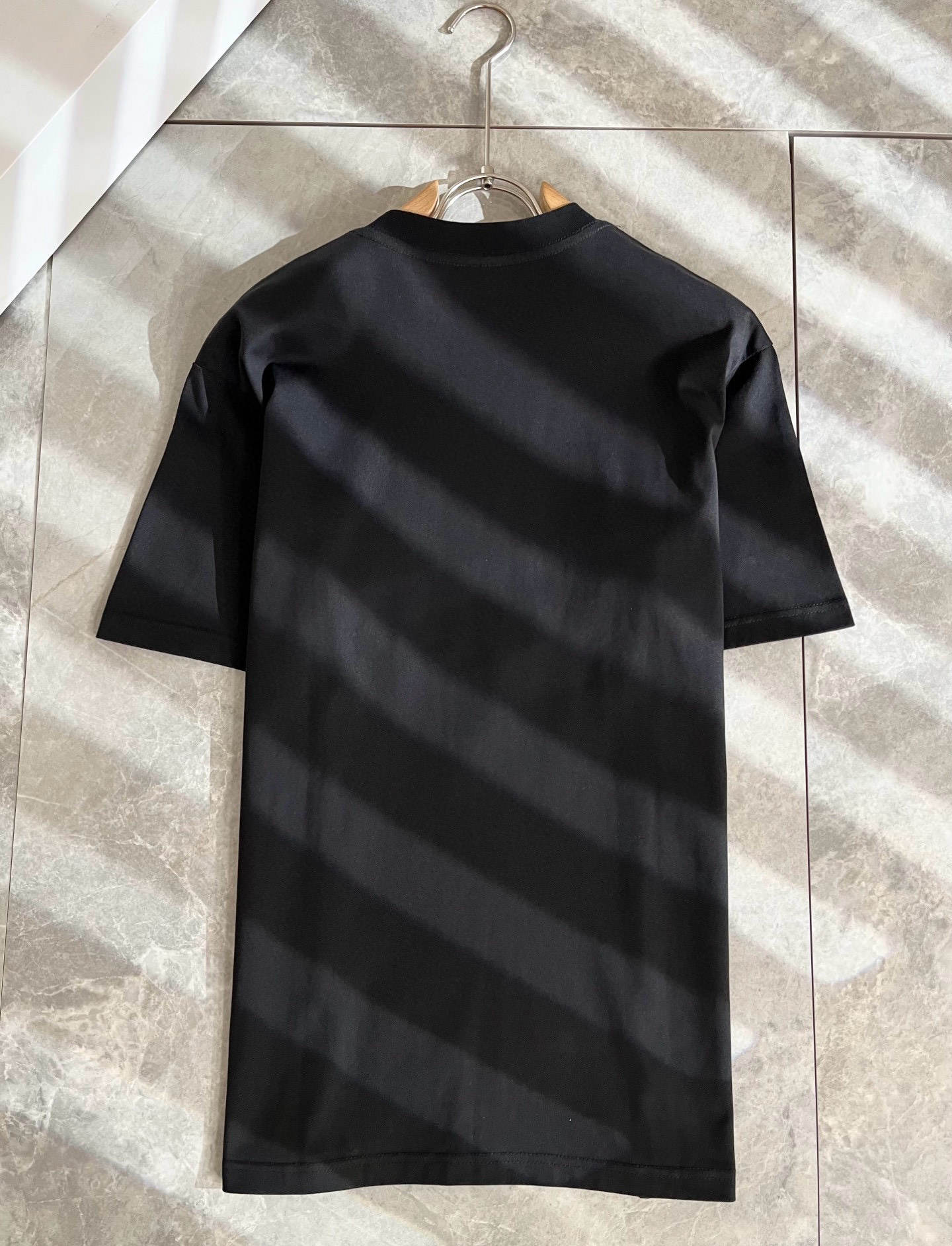 Moncler蒙家 2026春夏男女同款👫情侣款最新的贸易订单短袖T恤，全品相！！网红款！采用logo图