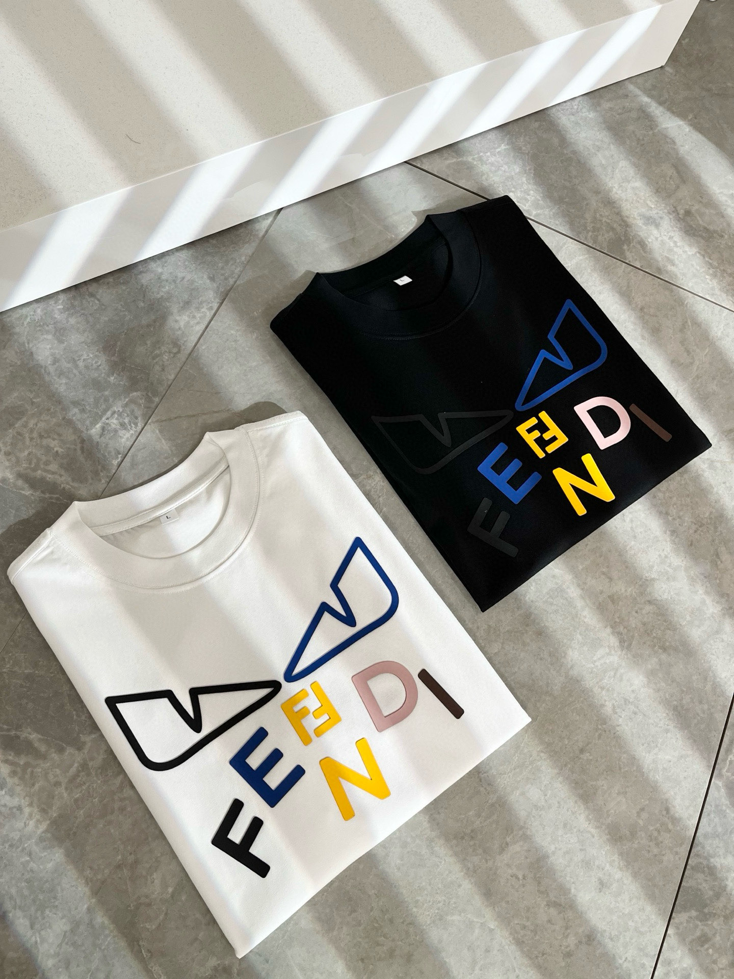 FEN*I 芬*迪2026春夏新款FD家族FF男女同款👫T恤，男女同款👫百搭极简短袖。意大利原厂订单，F