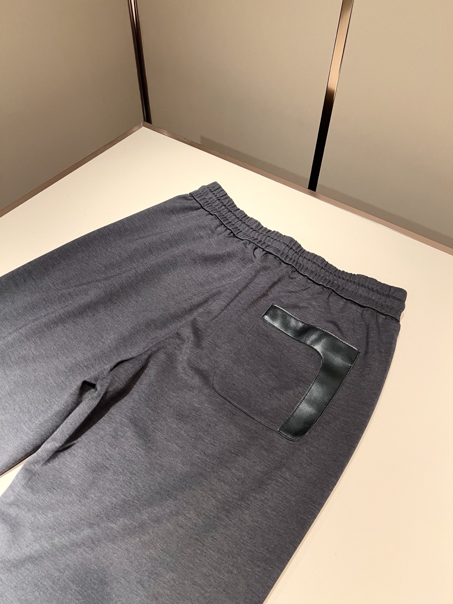 HERM*S 爱*仕 2026春夏男士高端休闲裤 海外贸易公司渠道订单 ！男士休闲修身直筒休闲裤！上海恒